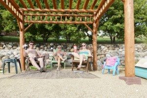 Fifthroom.com customers relax outdoors