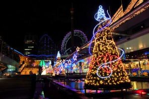 Outdoor Holiday Decorations from Around the World 