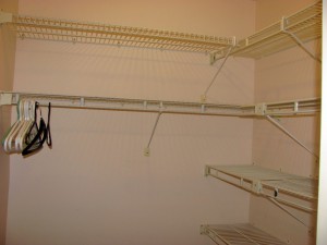 empty-walk-in-closet